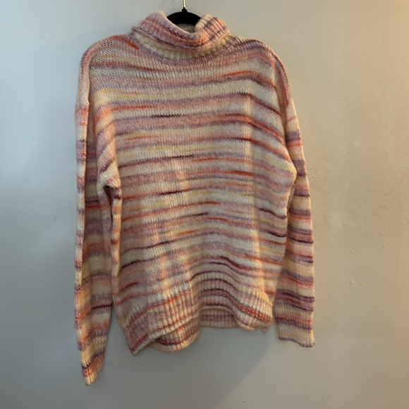 NWOT MULTIPLE COLOUR TURTLENECK - Picture 7 of 11